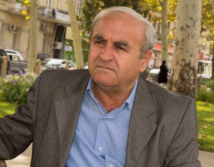 Azad Qaradərəli: “Ədəbiyyatımız ucuz fahişələrin yapısı altda gizlənir ki, alıcı toplasın” - MÜSAHİBƏ 