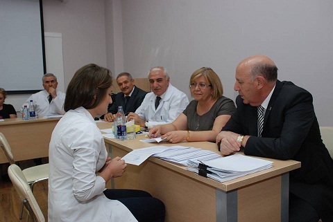 Tibb Universitetinin sonuncu kurs tələbələri dövlət imtahanı verir