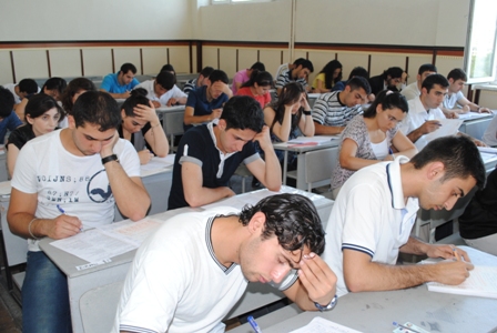 Azərbaycanda iki abituriyent 700 bal topladı