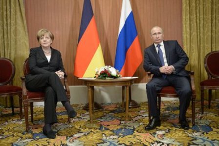Putin Merkellə görüşdü - FOTO