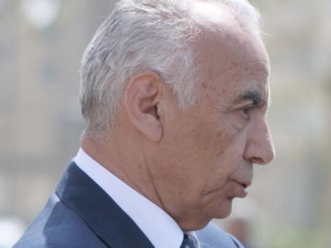 Çimərlik sahibləri Hacıbala Abutalıbovun sərəncamını saymırlar