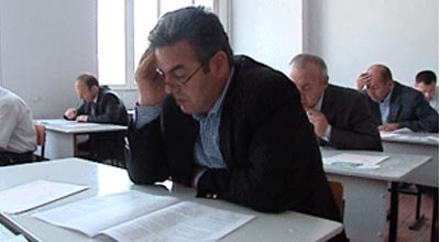 Bakıda müəllimlərin imtahanı başladı