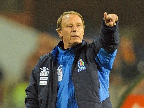 Berti Foqts futbola baxmaq üçün Braziliyaya GEDİB