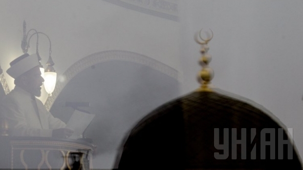 Simferopolda məscidə “Molotov kokteyli” atdılar