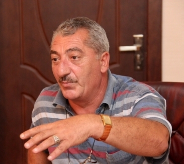 Rüstəm Behrudi iki yazarın söz davasına qoşuldu
