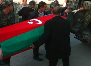 Nazir şəhid əsgəri təltif etdi 