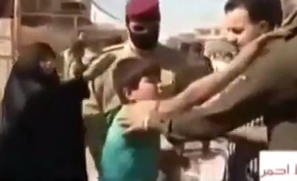 Azyaşlının "İŞİD" terrorçusuna ürəkağrıdan sualı: "Nə üçün anamı, atamı öldürdün?" - VİDEO