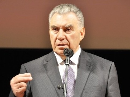 Əli Həsənov: “Xocalıda hər iki valideynini itirmiş 25 gənci bir yerə yığacam”