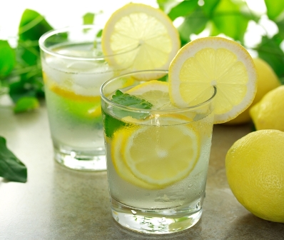 Kim ki yüz il yaşamırsa… - Limonlu suyun inanılmaz faydaları  
