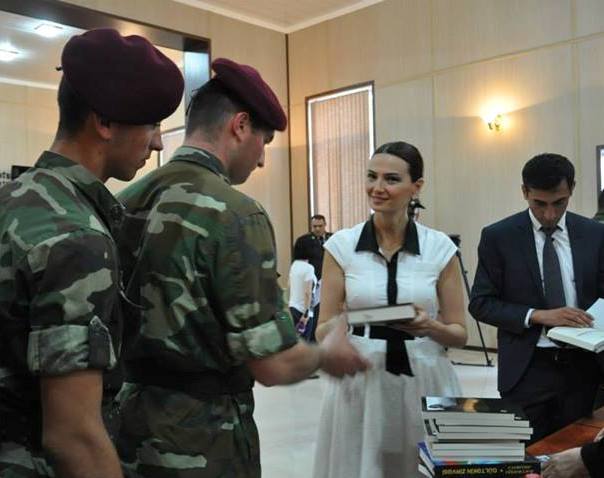 Qənirə Paşayevadan əsgərlərə “Hesab vaxtı” 