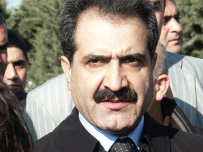 Deputatdan keçmiş icra başçısına sərt cavab: “İndi ayılıb, sözü vardısa, o vaxt deyərdi”