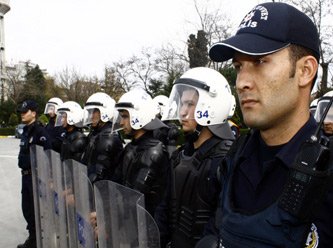Azərbaycanlı diplomatı təhqir edən türk polislərinə cinayət işi açıldı