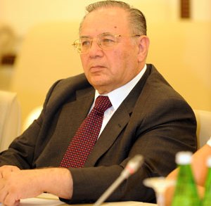 Səfir Həsən Həsənov kitab yazdı