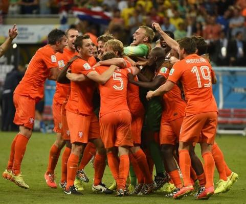 Dünya Çempionatı-2014: Hollandiya güclə yarımfinala çıxdı