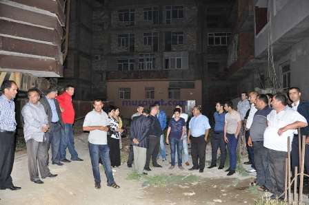 Xətai sakinlərinin evlərinə getmək üçün helikopter lazımdır