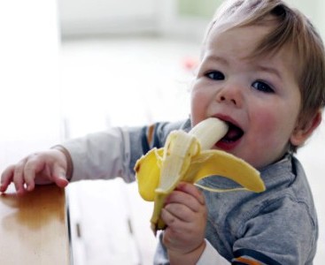 Baş pediatrdan xəbərdarlıq: “Banan yeyən uşaqlarda xəstəlik yaranır” 