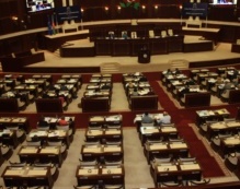 Milli Məclis deputatları tətilə göndərdi