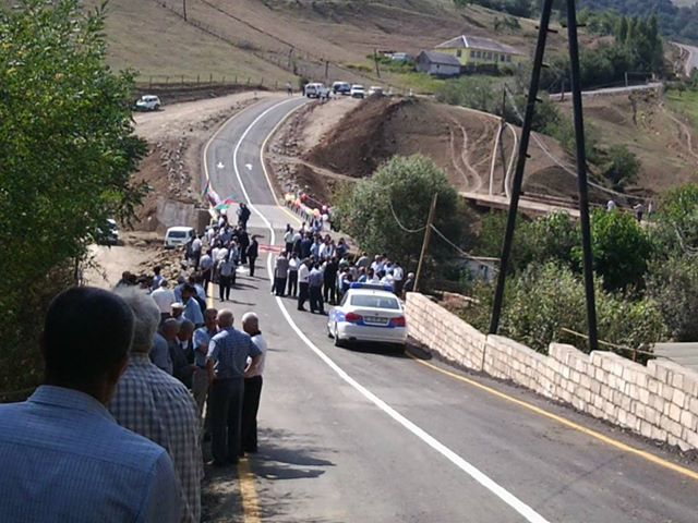 Prezident xalq şairinin kəndinə yol çəkdirdi - FOTO 