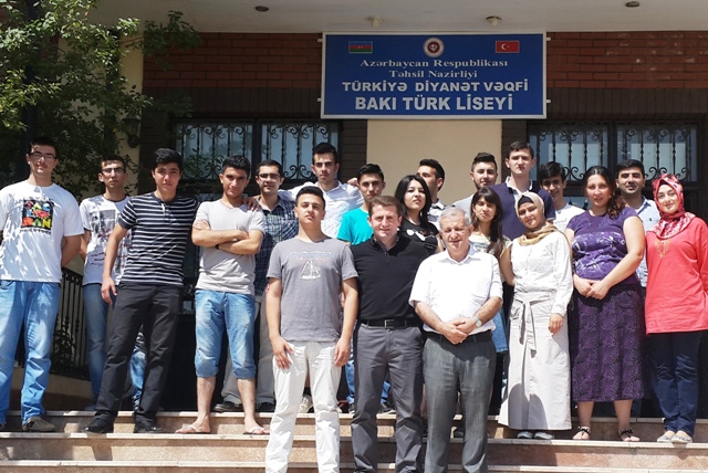 Bakı Türk Liseyinin məzunlarından təhsil tarixinin rekordu - FOTO