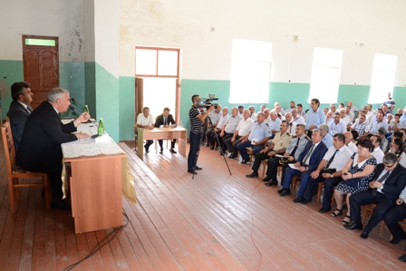 İcra başçısı prezidenti məmurlara nümunə göstərdi