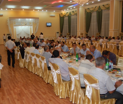 İcra hakimiyyəti imkansız ailələr üçün iftar süfrəsi açıb