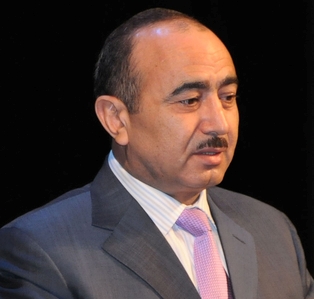 Əli Həsənov İlham Əliyevlə Serj Sərkisyanın görüşündəki detalları açıqladı - MÜSAHİBƏ
