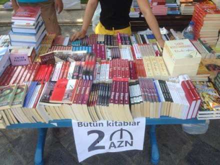 Kitab yarmarkaları: digər nəşriyyatlar niyə “Qanun”dan qabağa düşə bilmir?