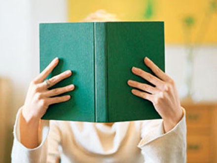 Bakıda kitab satanı polis bölməsinə aparıb cərimələdilər 