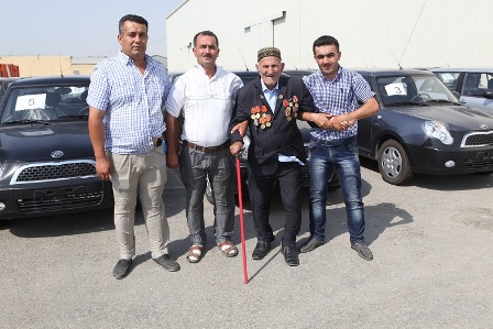 Nazirlik 104 nəfərə minik avtomobili verdi - FOTOLAR