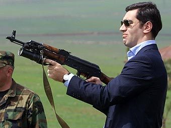 Keçmiş nazir kəndliləri güllələdi
