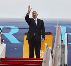 İlham Əliyev Böyük Britaniyaya getdi