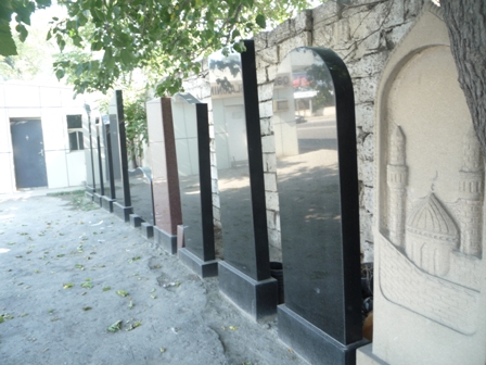 Azərbaycanda ölü sahiblərinə bahalı başdaşıları qoymaq yasaq edilir