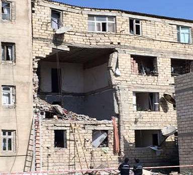 Xırdalandakı bina uçqunu altında bir uşağın meyiti qalıb - 11 nəfər çıxarılıb