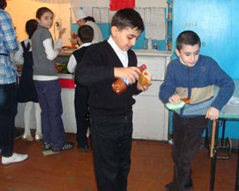Məktəblərdə satışı qadağan olunan məhsulların siyahısı direktorlara göndərildi - SİYAHI