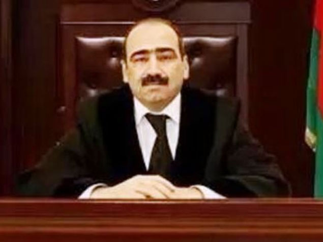 Bakıda dələduz hakimin işi ilə bağlı QALMAQAL