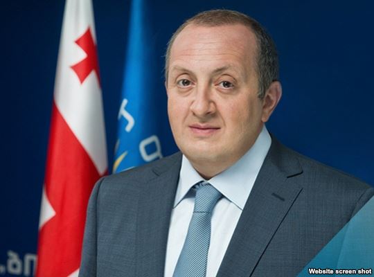 Gürcüstan Prezidenti rəsmən evlənmək niyyətindədir