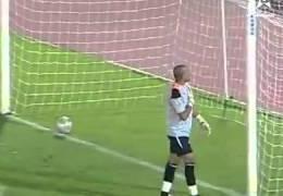 Dünaynın ən gülməli penalti zərbəsi - VİDEO