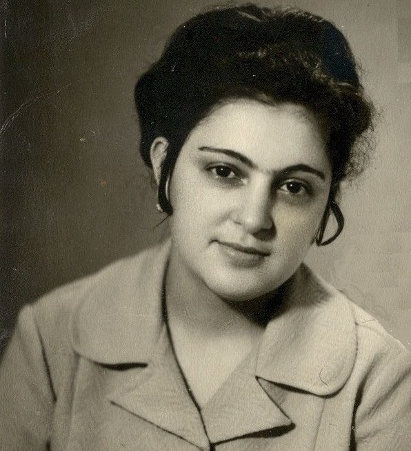 “Həyat yoldaşım elmi işimi müdafiə etməyə icazə vermədi” - Hadı Rəcəblinin xanımı məktəb xatirələrini DANIŞIR 