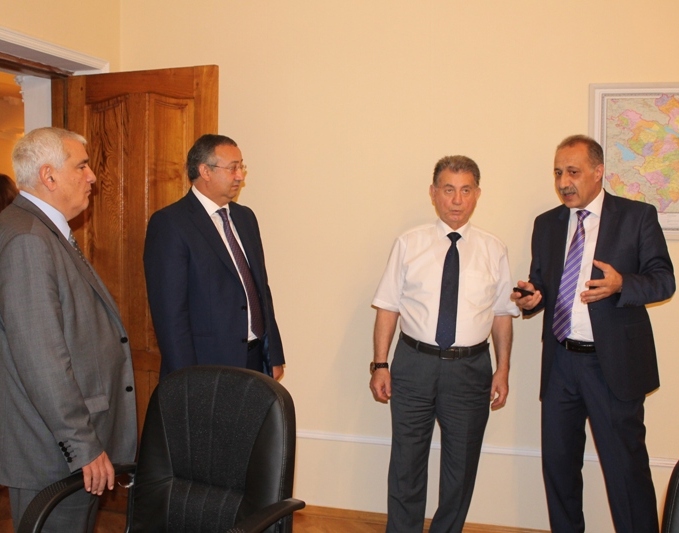 Oktay Səmədov AMEA prezidentinə Bilik Fondunun layihələrini açıqladı