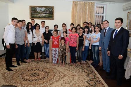 İqtisad Universitetinin tələbələri uşaq evində - FOTO