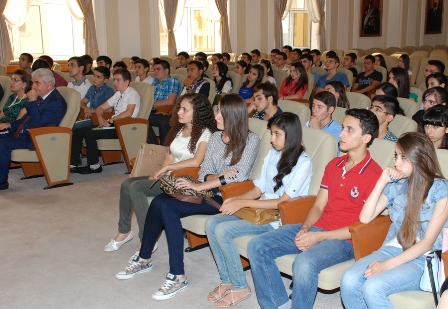 İqtisad Universitetinə yüksək balla daxil olan tələbələrin sayı iki dəfə artıb