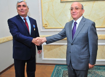 Mübariz Qurbanlı Robert Mobiliyə “Şöhrət” ordeni təqdim etdi