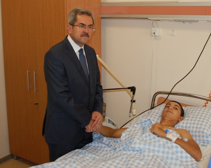 Türkiyəli millət vəkili azərbaycanlı yaralı əsgərləri ziyarət edib - FOTO