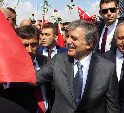 Abdullah Gül partiya yaradacağı iddiasından danışdı