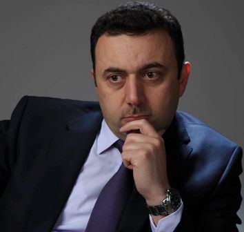 Erməni rəqibinə qalib gələn azərbaycanlı Rusiyada deputat seçildi