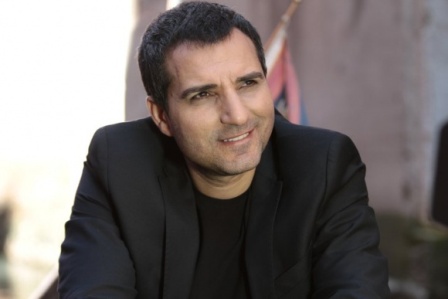 Rafet El Roman soyadını dəyişdirdi