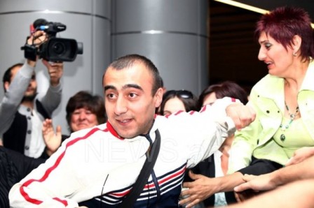 Üçüncü ölkəyə verilən erməni əsir Ermənistana qayıtdı 