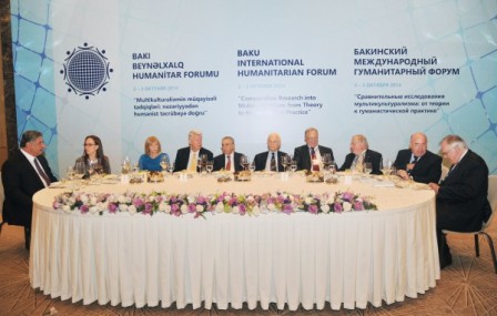 IV Bakı Beynəlxalq Humanitar Forumunun iştirakçılarının şərəfinə ziyafət verilib