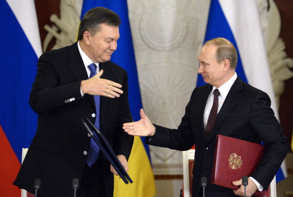 Putin Yanukoviçə Rusiya vətəndaşlığı verib