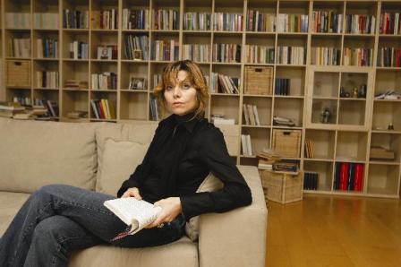 Elif Şafak pirat satışlarında zirvədədir 